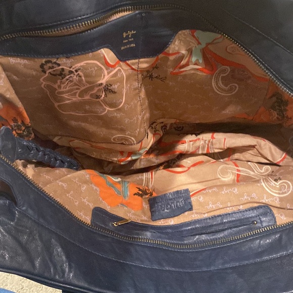 Womens leather Bulga navy shoulder bag - Picture 5 of 6